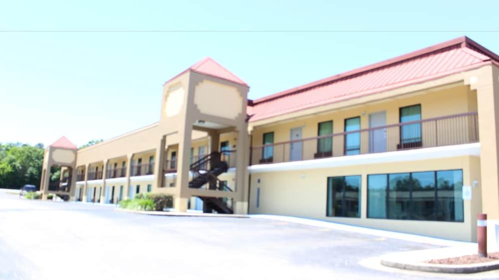 Super 8 By Wyndham Mobile/Tillmans Corner Motel Exterior photo